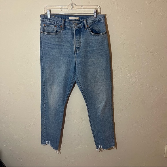 Levi’s Wedgie Icon Shut Up High Rise Raw Hem Tapered Leg Ankle Jeans Size 30 - Picture 3 of 7